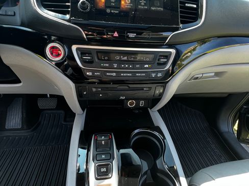 Used 2020 Honda Pilot Touring image 9