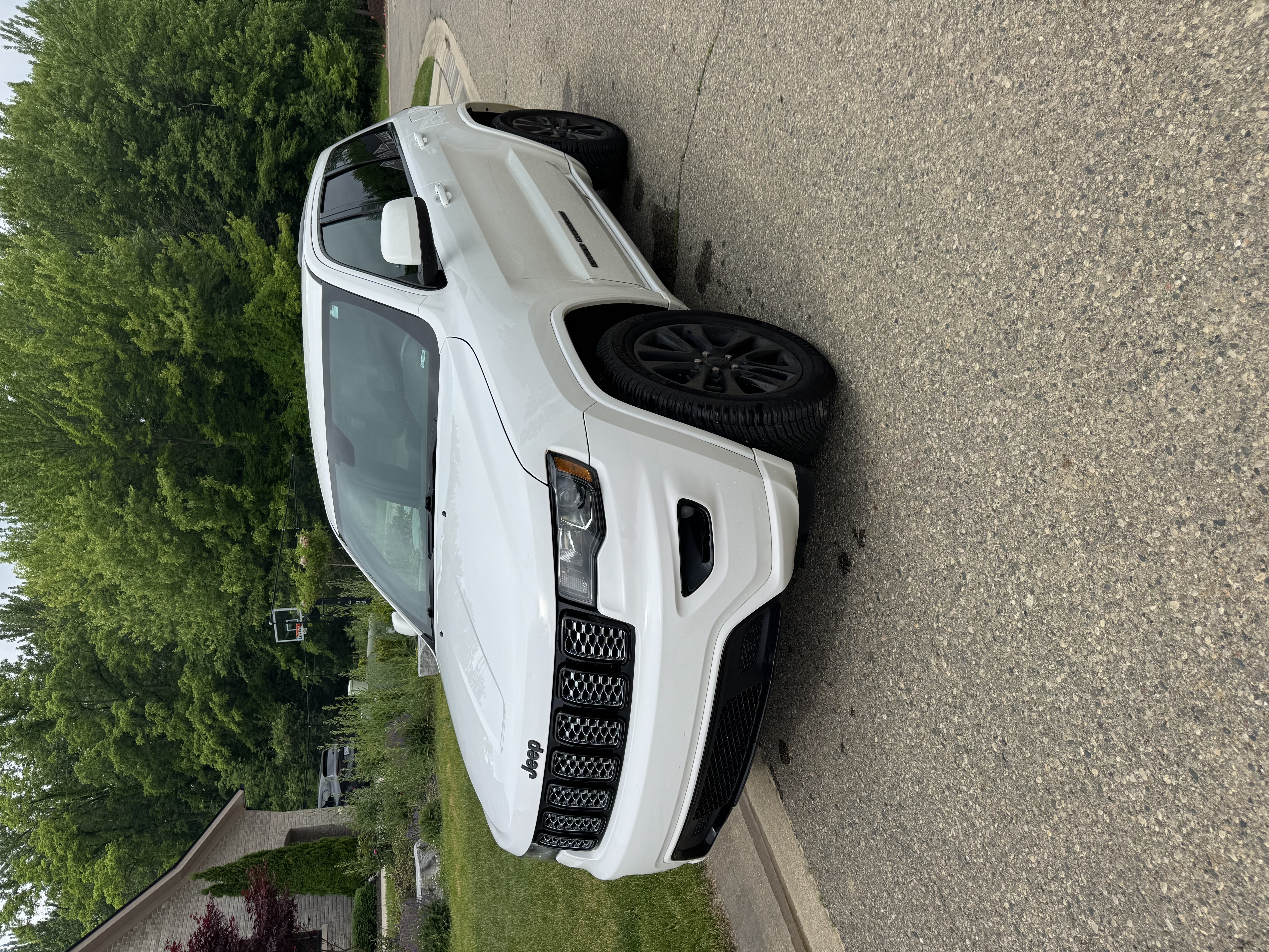 Used 2019 Jeep Grand Cherokee Altitude AWD/4WD image 2