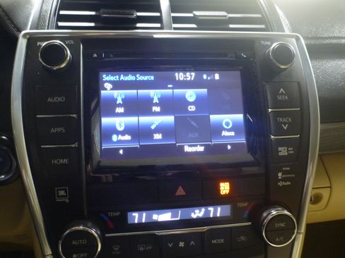 Used 2015 Toyota Camry XLE w/ Moonroof Package image 27