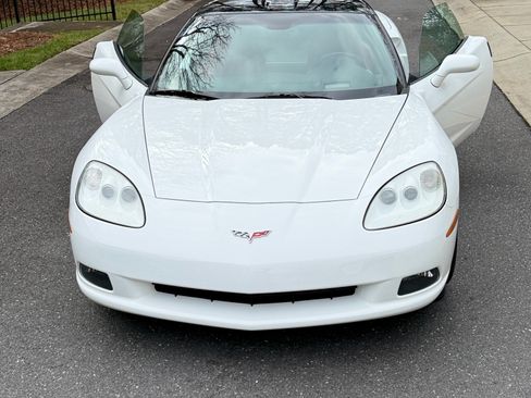Used 2005 Chevrolet Corvette Coupe w/ Preferred Equipment Group image 2