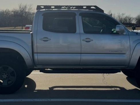 Used 2005 Toyota Tacoma PreRunner image 5