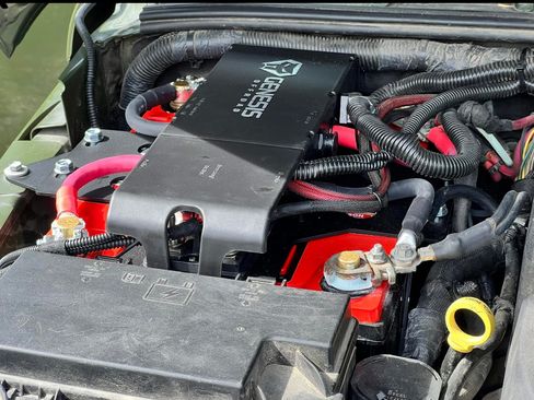 Used 2016 Jeep Wrangler Unlimited Sahara image 9