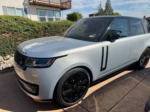 Used 2023 Land Rover Range Rover SE AWD/4WD image 1