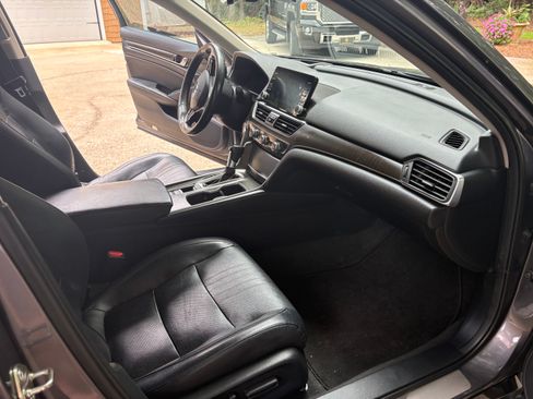 Used 2018 Honda Accord Touring image 15