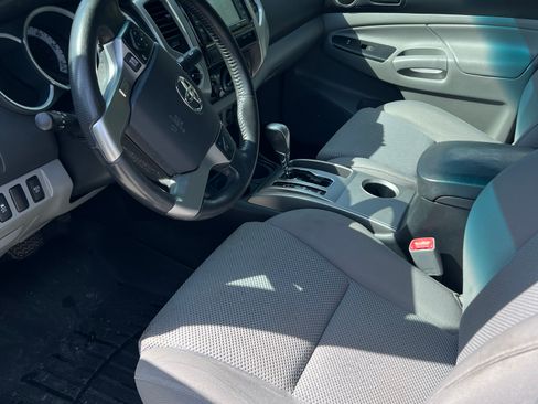 Used 2014 Toyota Tacoma 4x4 Double Cab w/ TRD Sport Package image 14