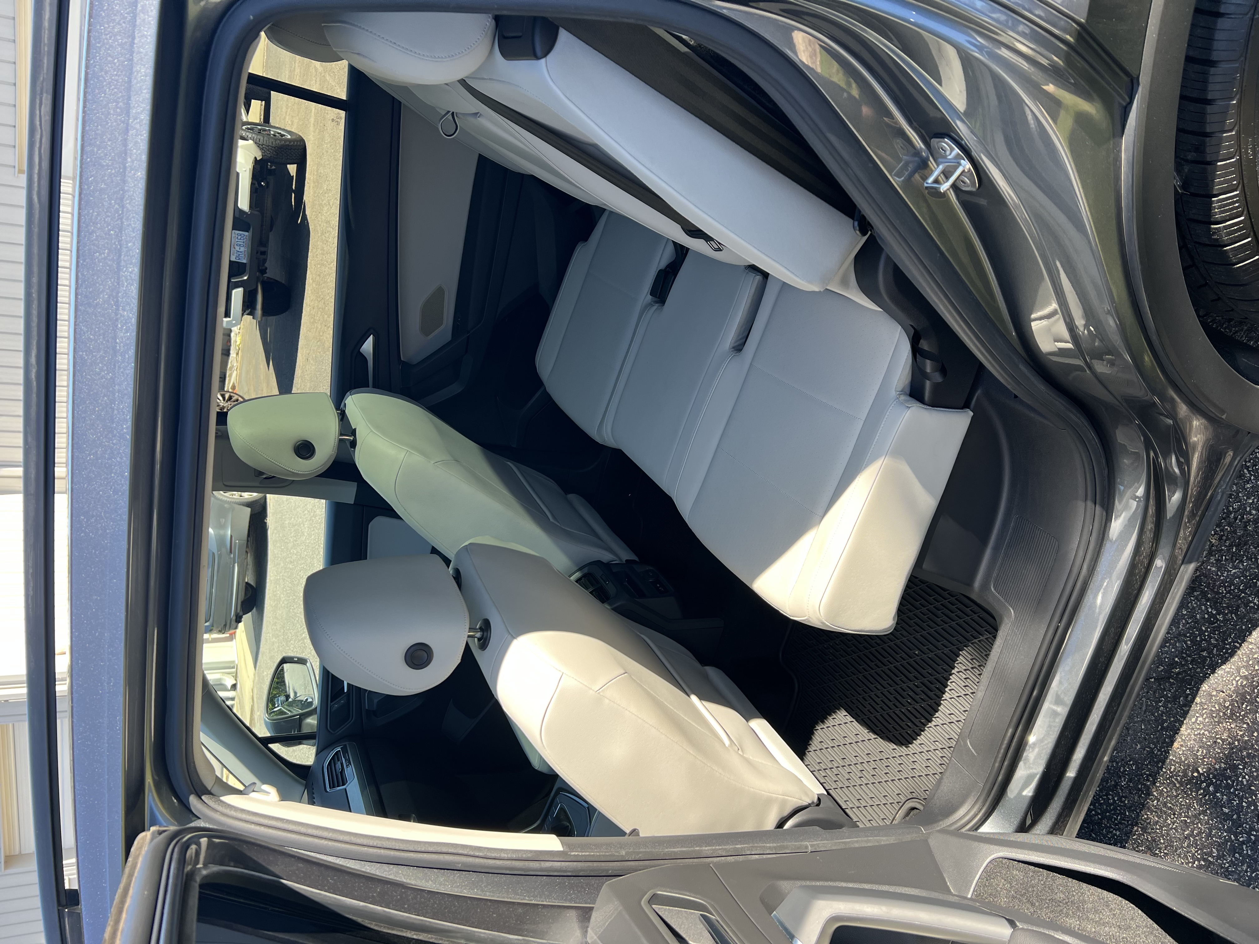 Used 2019 Volkswagen Tiguan SE w/ Panoramic Sunroof Package FWD image 11