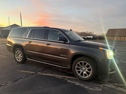 Used 2017 GMC Yukon XL Denali w/ Open Road Package AWD/4WD image 4