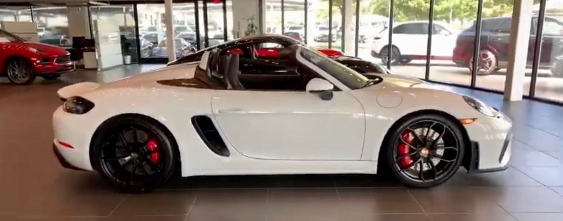 Used 2020 Porsche 718 Boxster Spyder RWD image 20
