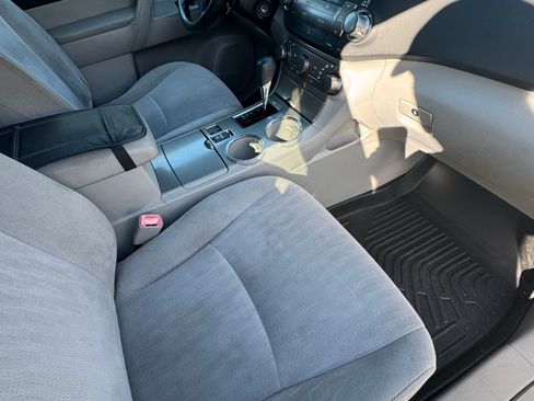 Used 2011 Toyota Highlander 2WD image 12