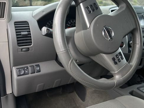 Used 2016 Nissan Frontier SV image 6