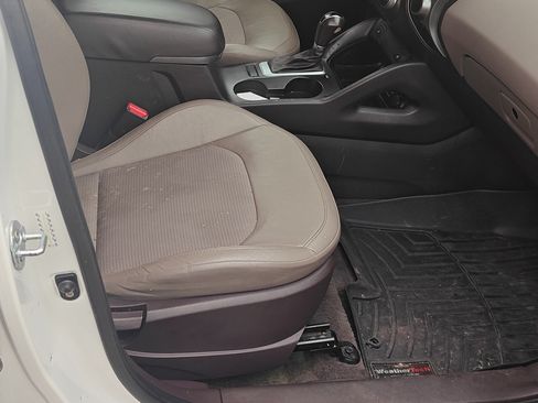 Used 2015 Hyundai Tucson SE image 10