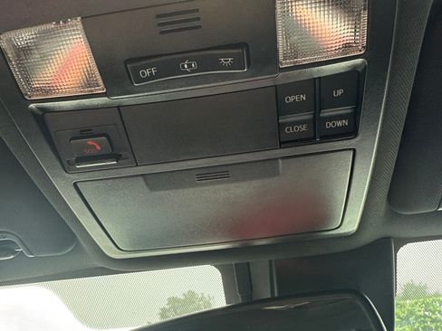 Used 2020 Toyota Tacoma Limited RWD image 13
