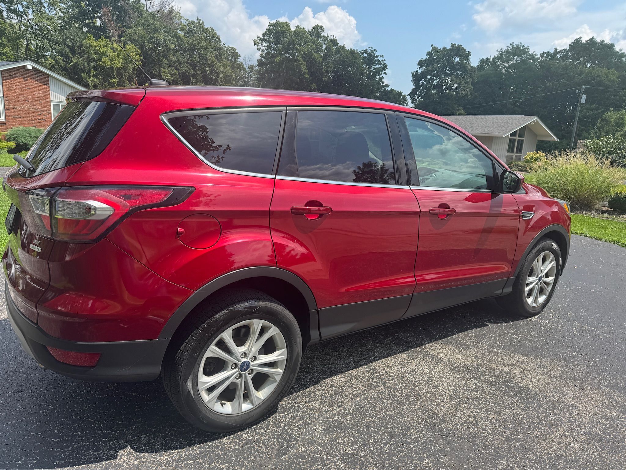 Used 2017 Ford Escape SE FWD image 4