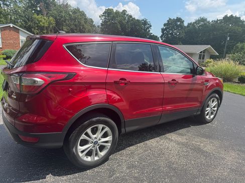 Used 2017 Ford Escape SE FWD image 4