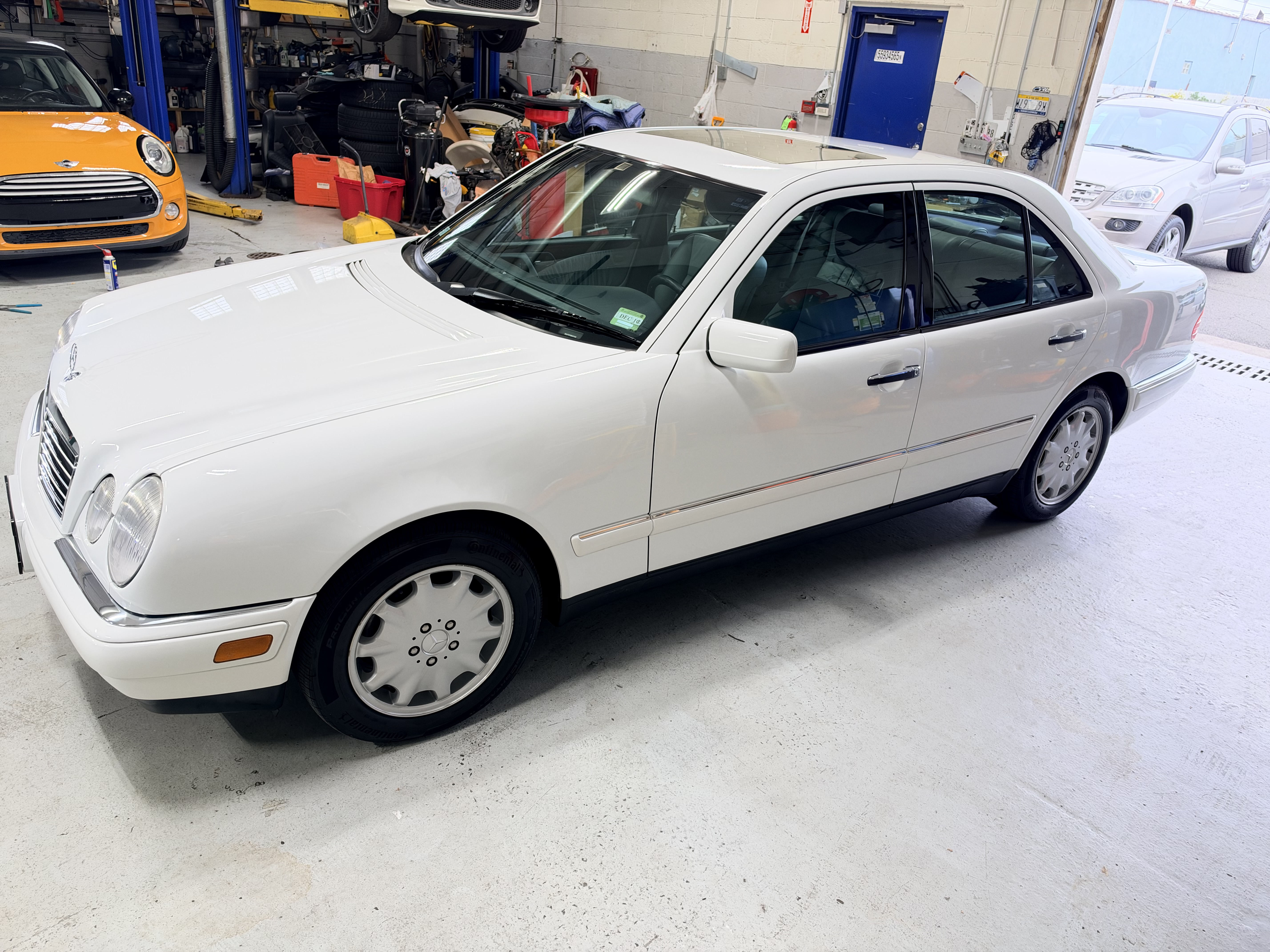 Used 1998 Mercedes-Benz E 300 Sedan image 4