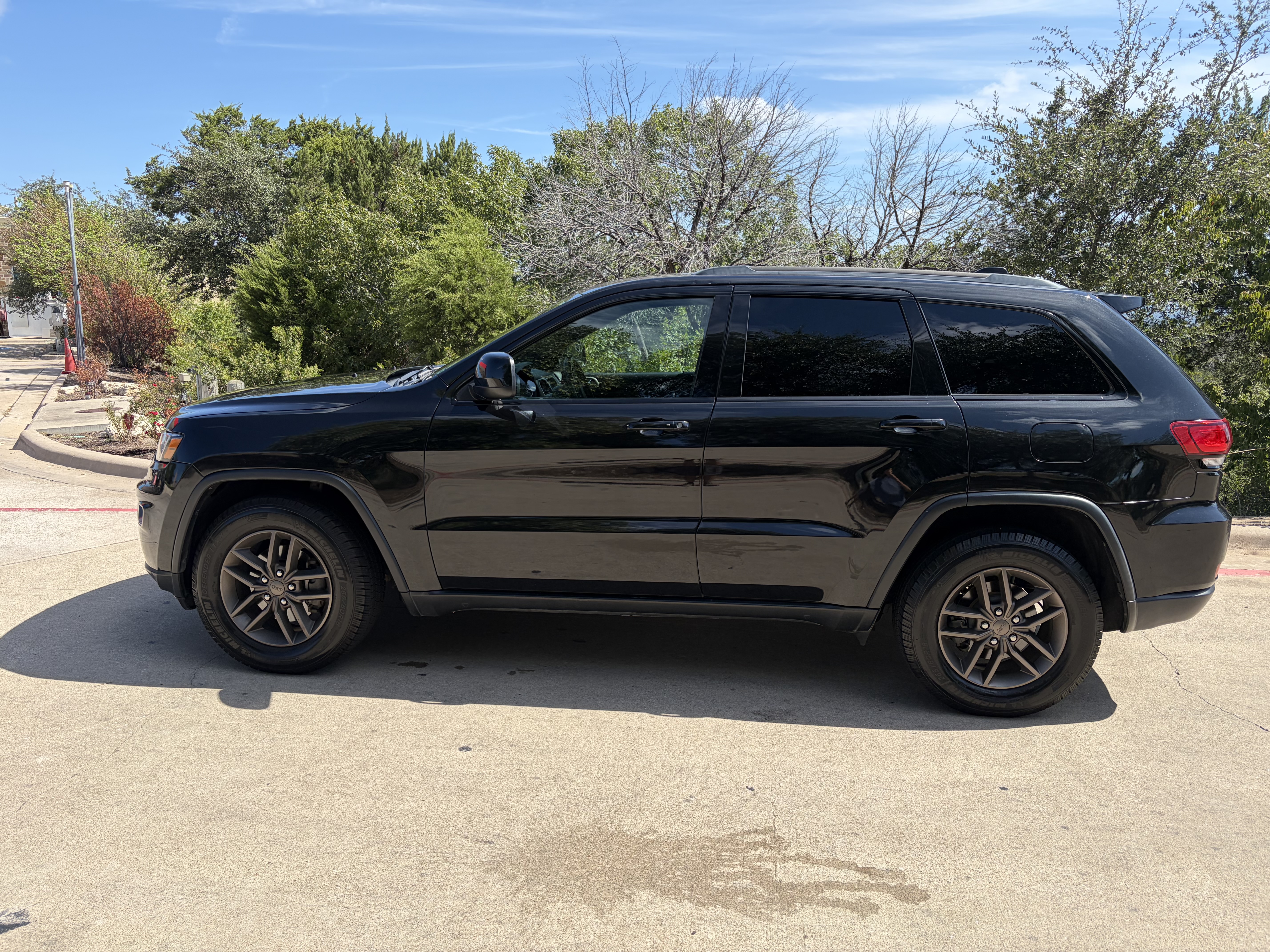 Used 2016 Jeep Grand Cherokee Laredo 75th Anniversary RWD image 11