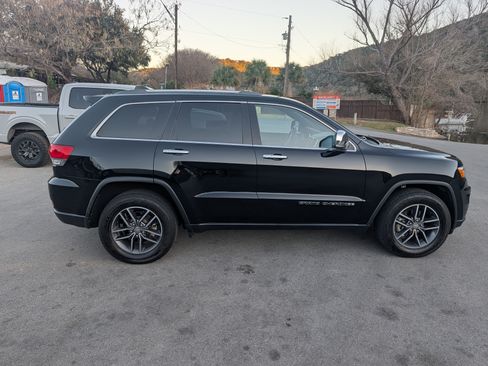 Used 2018 Jeep Grand Cherokee Limited image 2