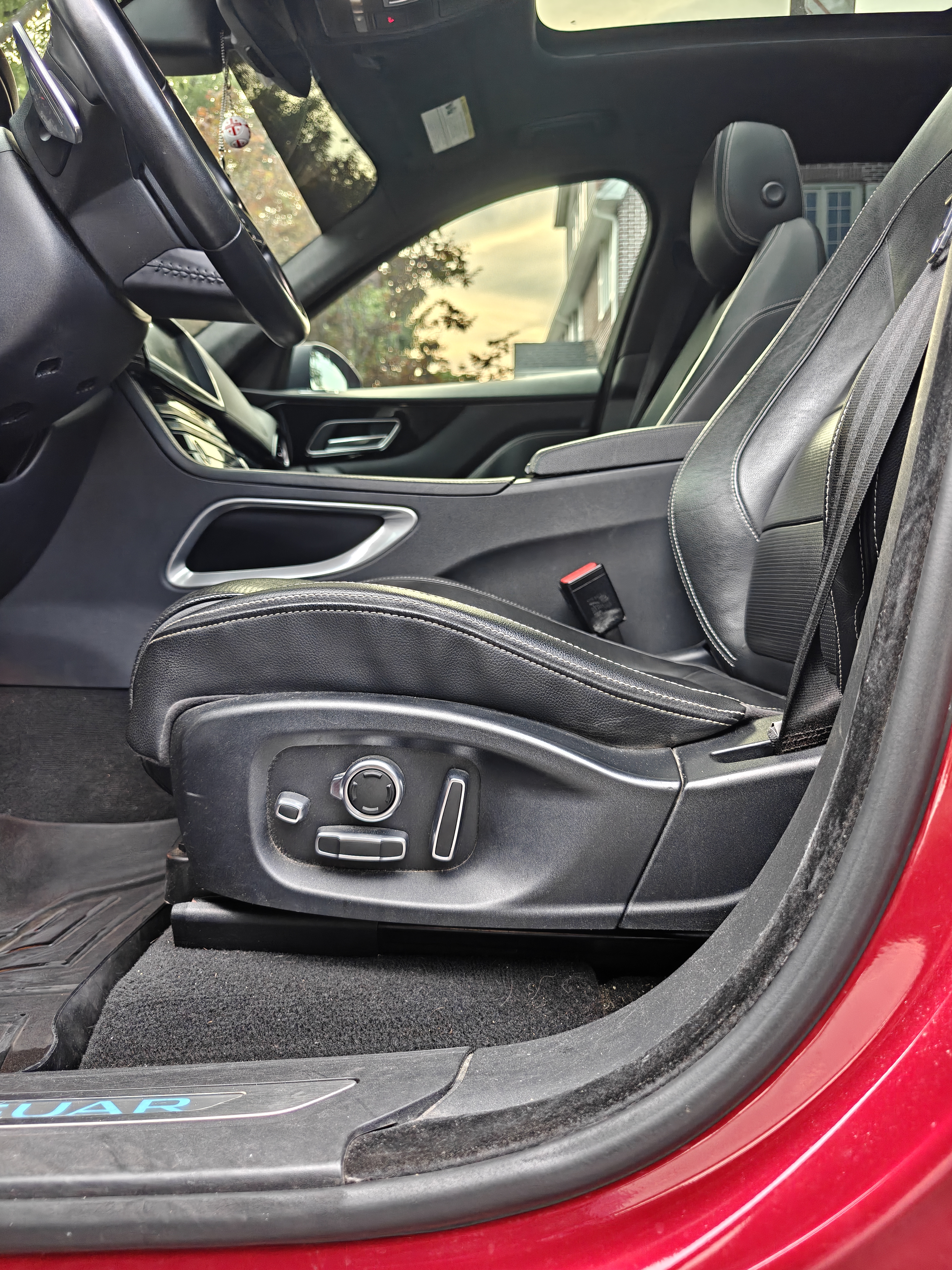 Used 2019 Jaguar F-PACE S AWD/4WD image 28