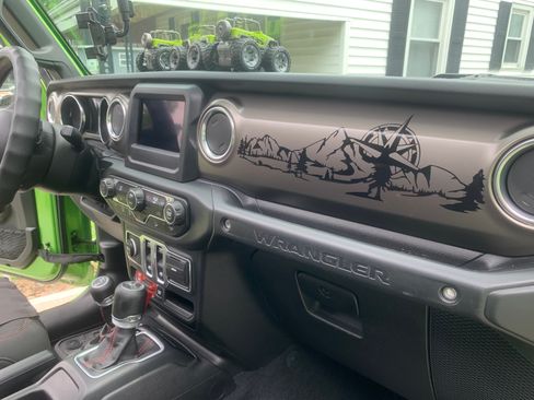 Used 2018 Jeep Wrangler Rubicon w/ Steel Bumper Group image 19