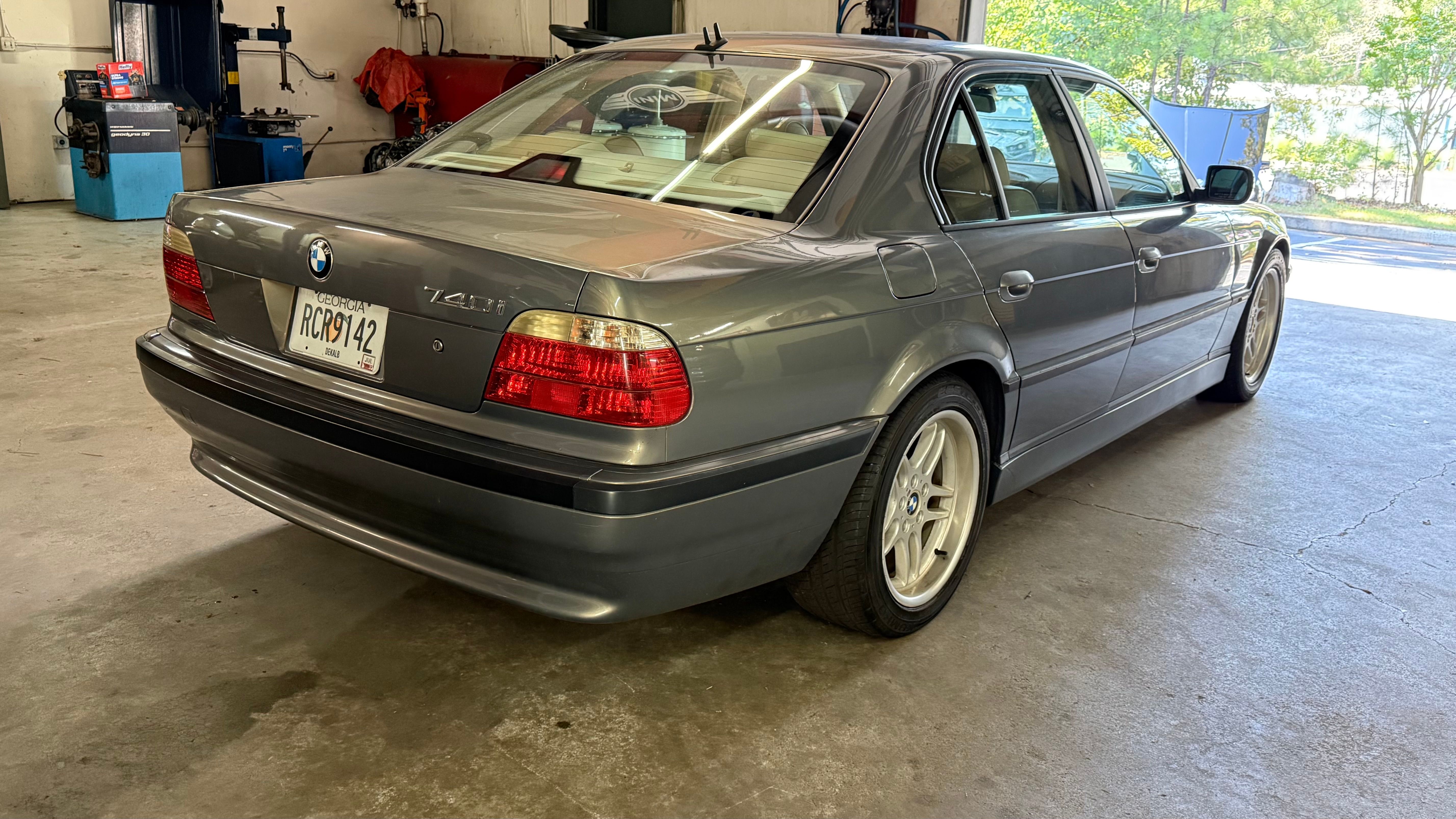 Used 2001 BMW 740i RWD image 2