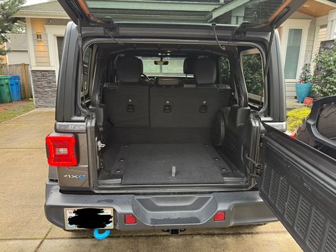 Used 2022 Jeep Wrangler Unlimited Sahara image 11