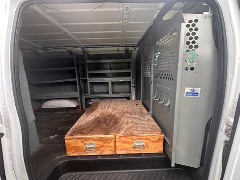 Used 2008 Ford E-350 and Econoline 350 Super Duty RWD image 8