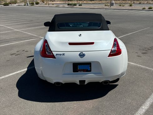 Used 2012 Nissan 370Z Touring RWD image 6