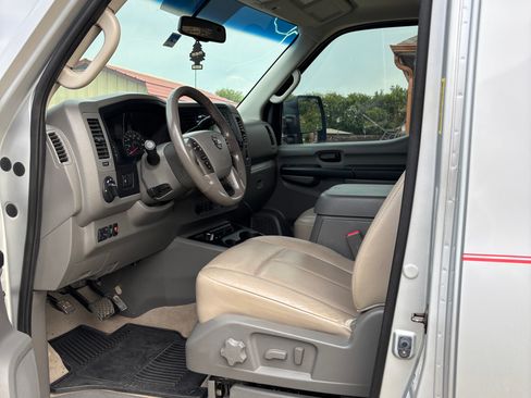 Used 2013 Nissan NV 3500 SL w/ Technology Pkg RWD image 10