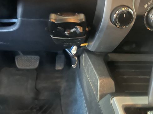 Used 2014 Toyota Tundra SR AWD/4WD image 9