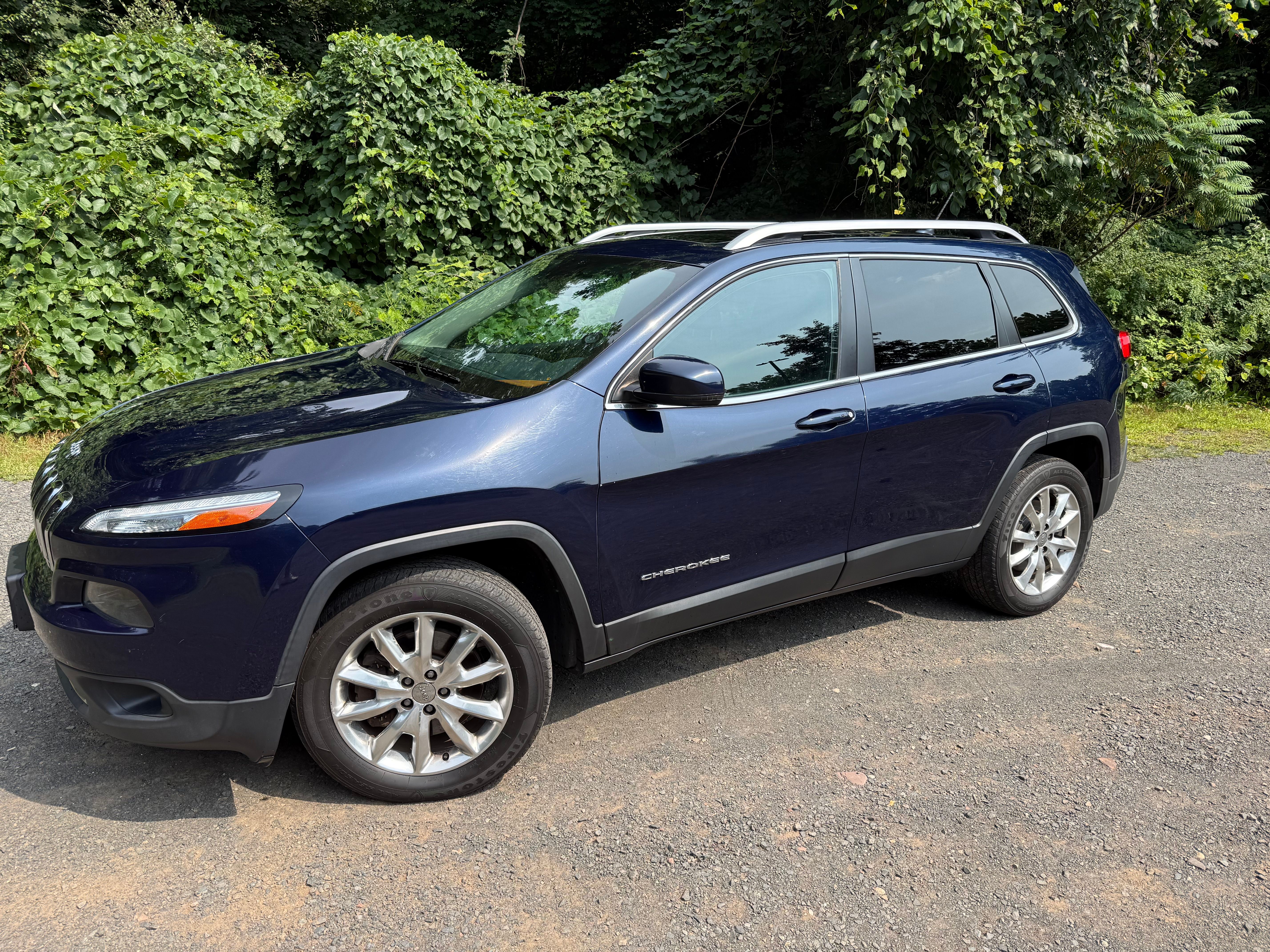 Used 2014 Jeep Cherokee Limited w/ Luxury Group AWD/4WD image 1