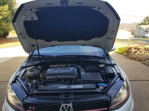 Used 2017 Volkswagen GTI SE image 25