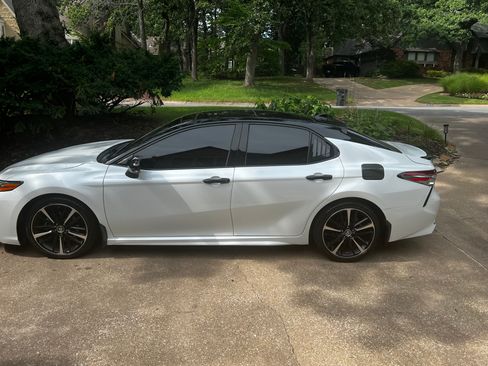 Used 2018 Toyota Camry XSE image 10