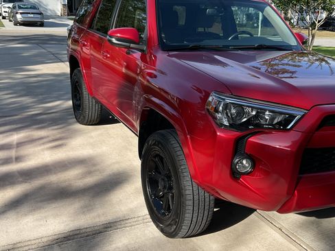 Used 2017 Toyota 4Runner SR5 Premium AWD/4WD image 2
