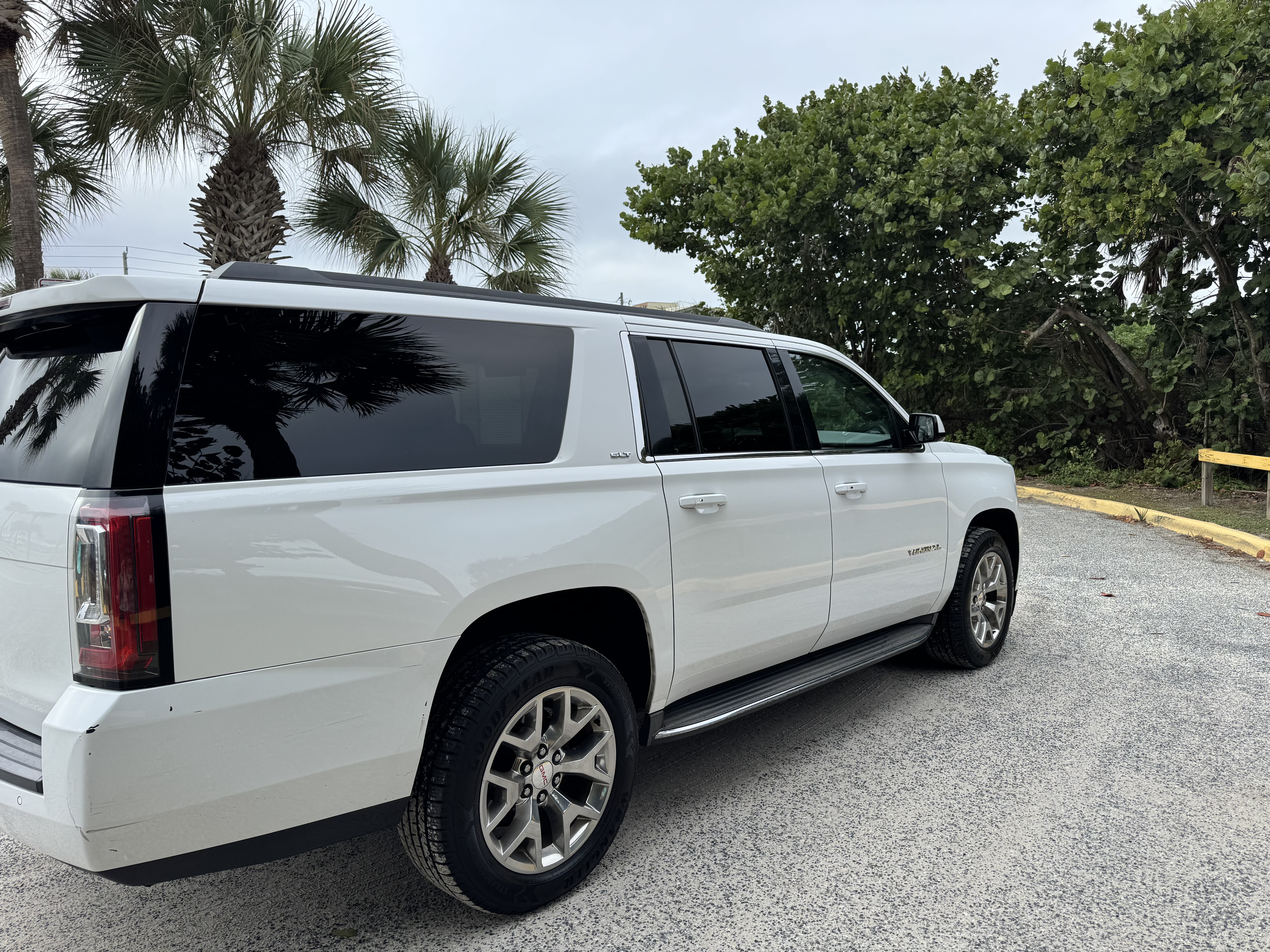 Used 2015 GMC Yukon XL SLT w/ Open Road Package AWD/4WD image 5