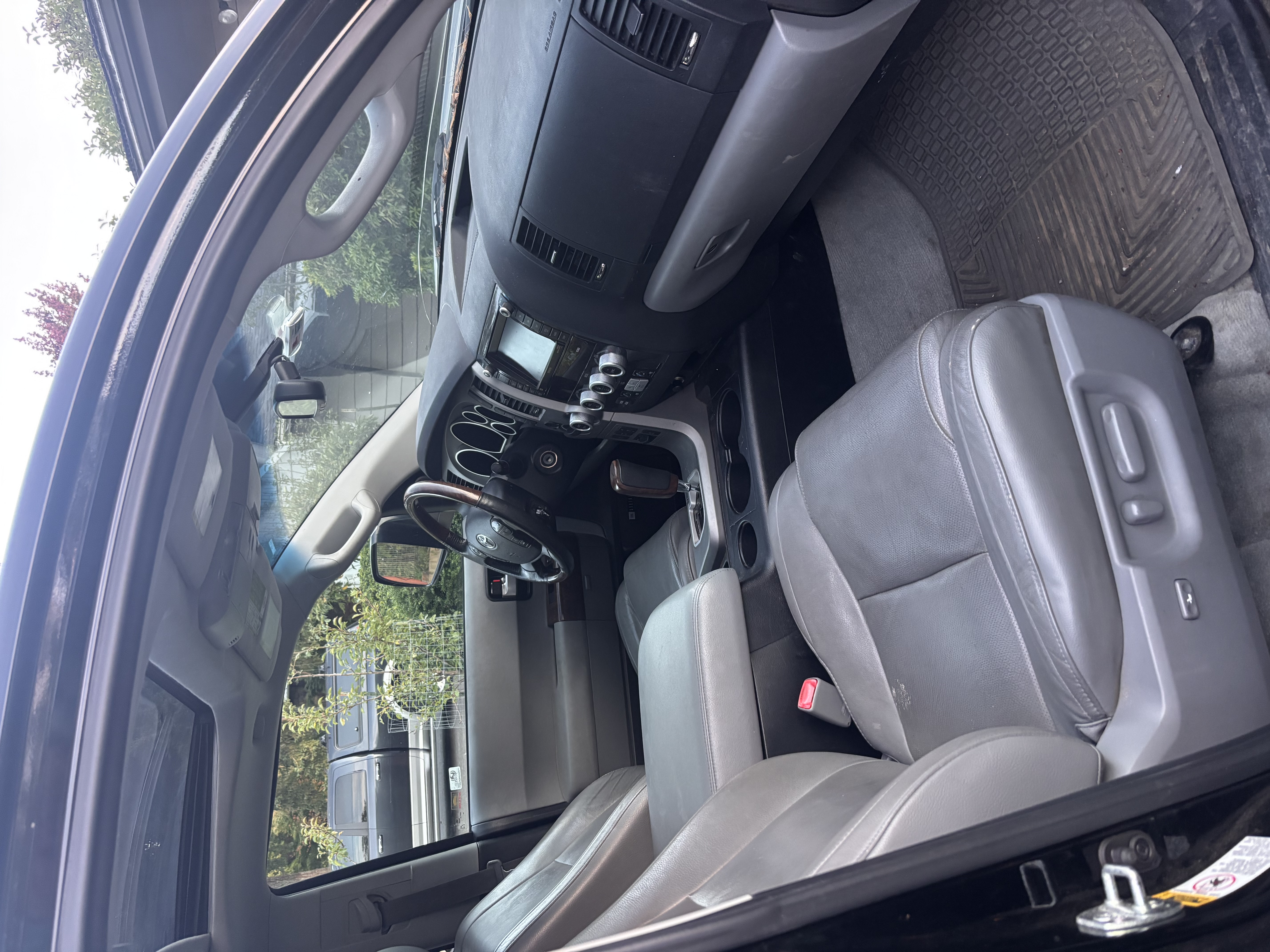 Used 2010 Toyota Sequoia Platinum AWD/4WD image 13