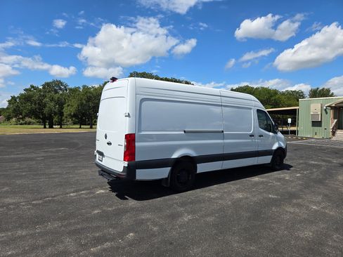 Used 2024 Mercedes-Benz Sprinter 2500 image 5