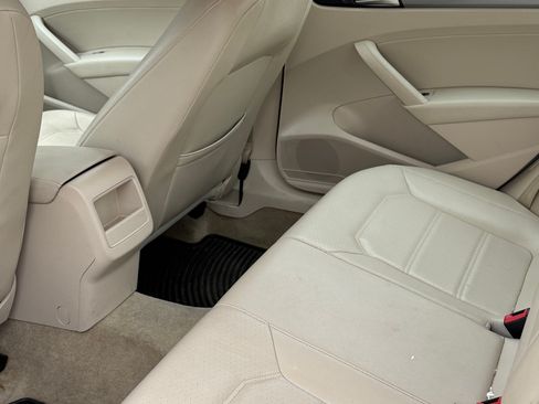 Used 2015 Volkswagen Passat 1.8T Wolfsburg Edition image 9