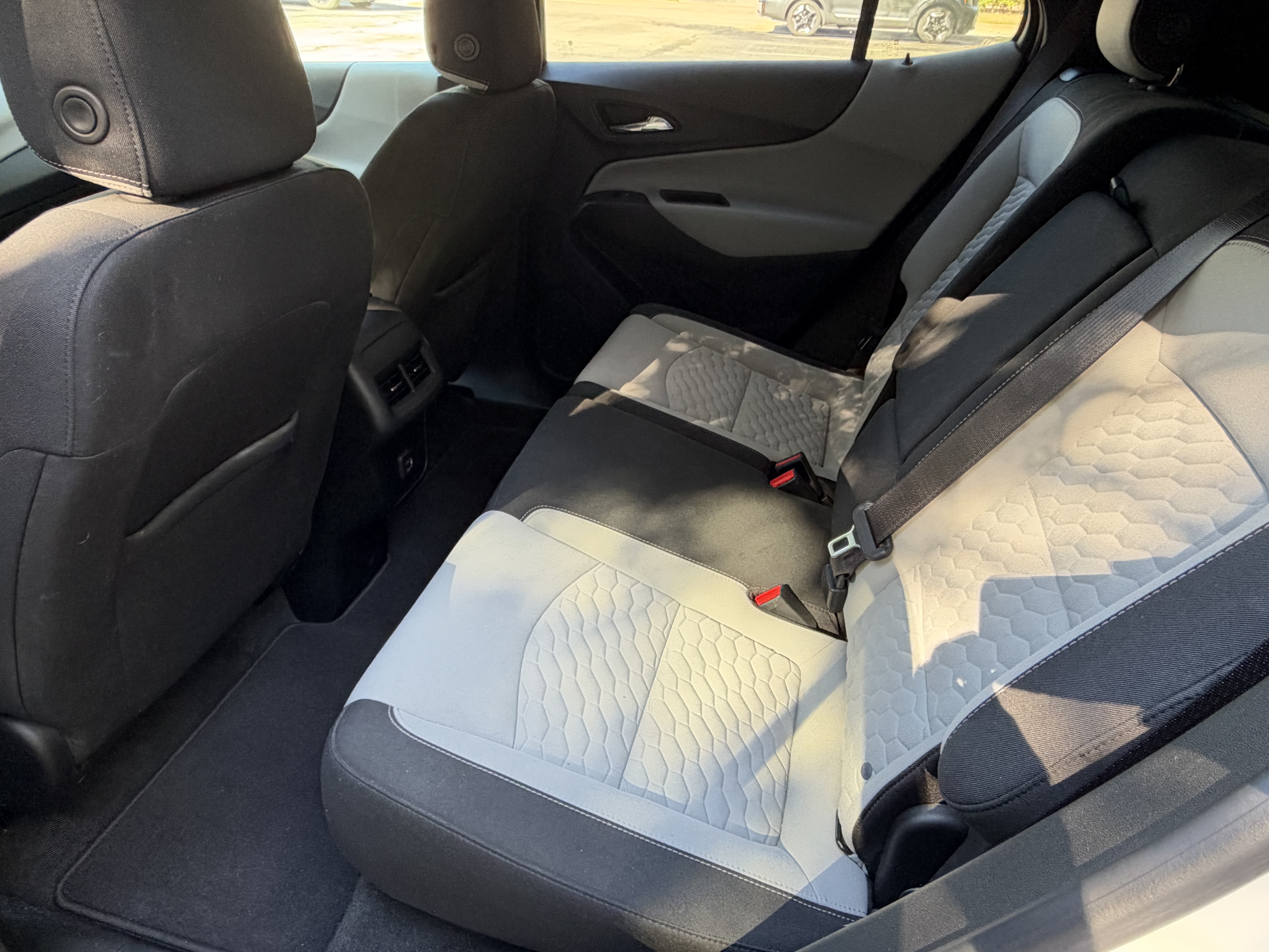 Used 2020 Chevrolet Equinox LT FWD image 16