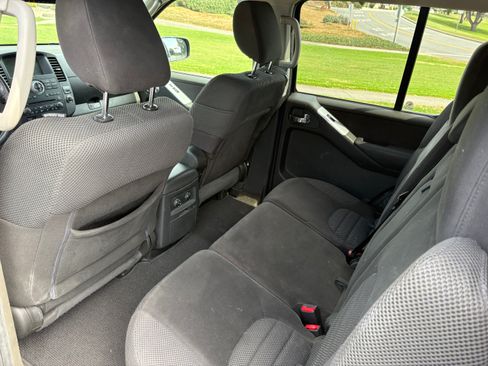 Used 2012 Nissan Pathfinder SV RWD image 10
