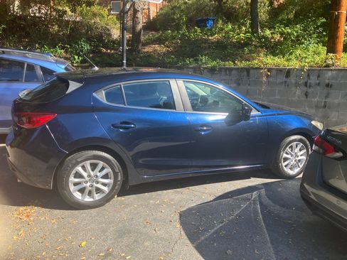 Used 2014 MAZDA MAZDA3 i Touring image 2