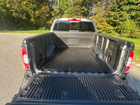 Used 2018 GMC Canyon SLE w/ SLE Convenience Package image 17