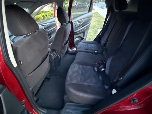 Used 2015 Nissan Rogue SV FWD image 8