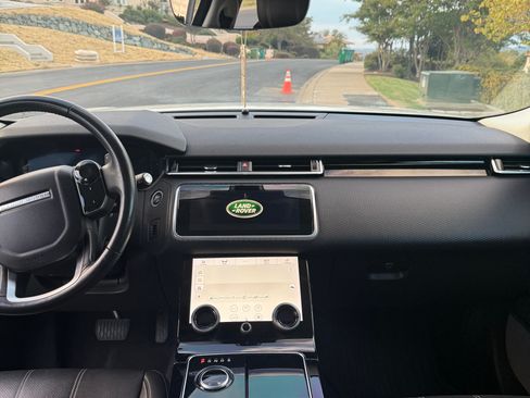 Used 2018 Land Rover Range Rover Velar S image 18