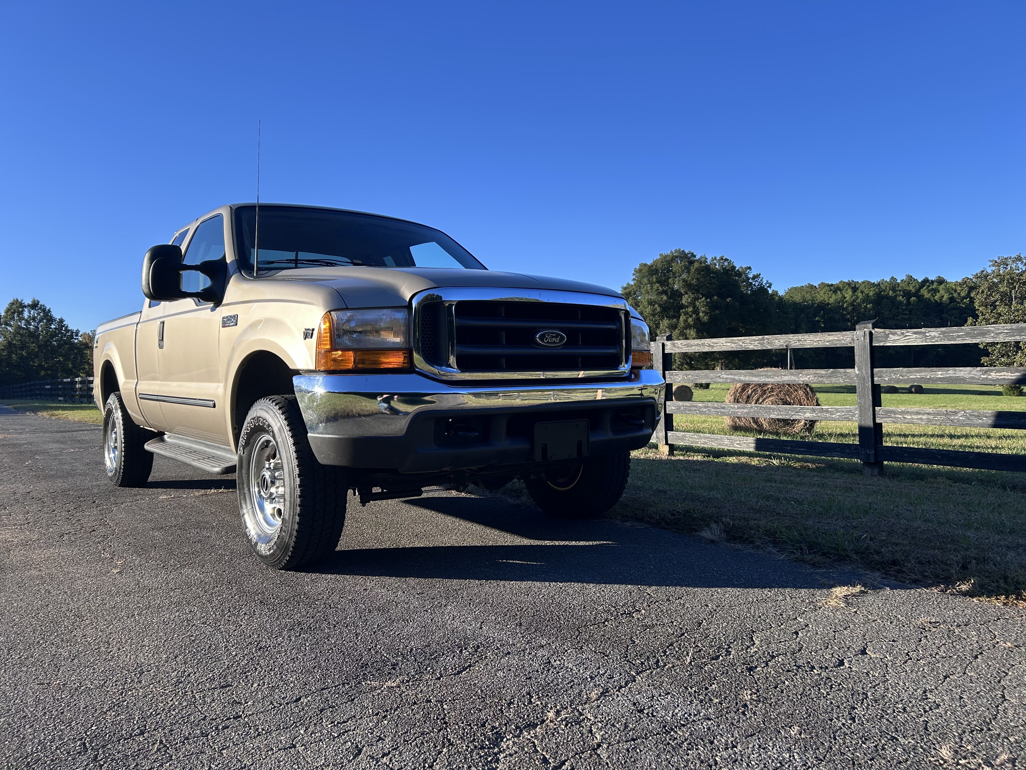 Used 2000 Ford F250 4x4 SuperCab Super Duty image 1