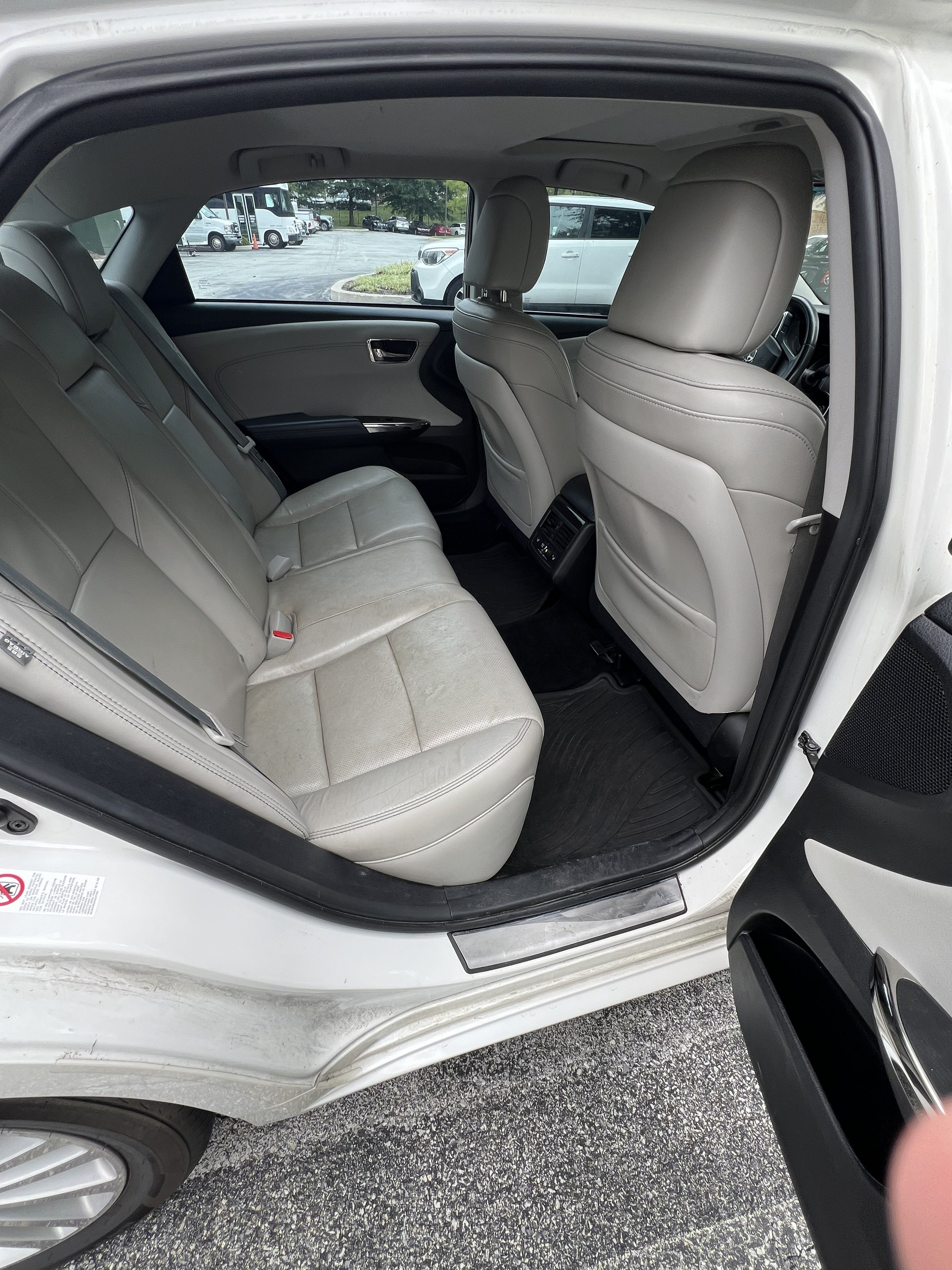 Used 2015 Toyota Avalon Limited w/ Technology Package FWD image 8
