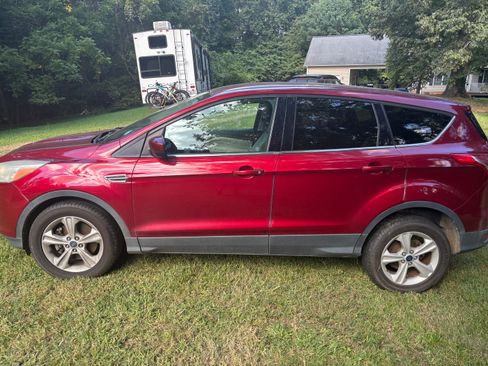 Used 2014 Ford Escape SE image 2