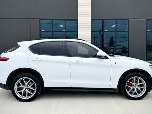 Used 2018 Alfa Romeo Stelvio Ti Sport AWD/4WD image 5