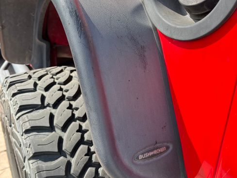 Used 2017 Jeep Wrangler Unlimited Rubicon w/ Connectivity Group image 10