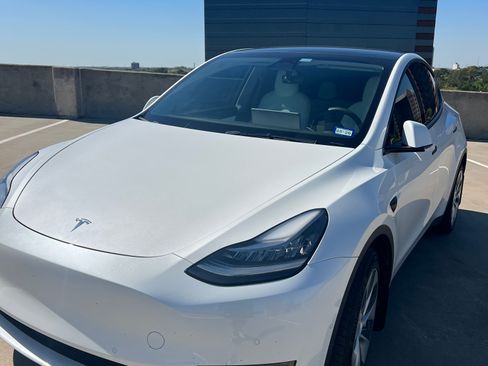 Used 2021 Tesla Model Y Long Range image 2