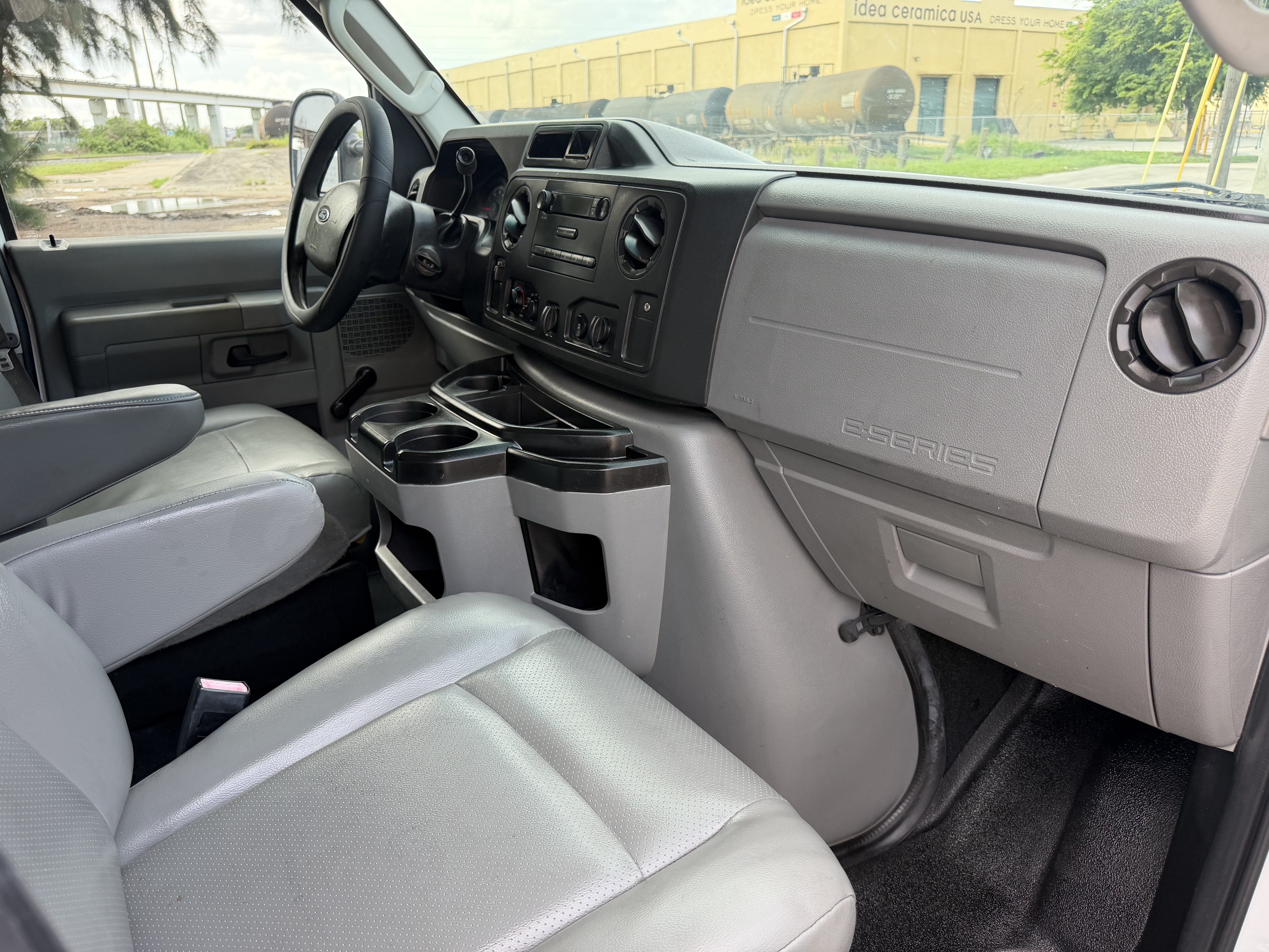 Used 2013 Ford E-250 and Econoline 250 Extended RWD image 10
